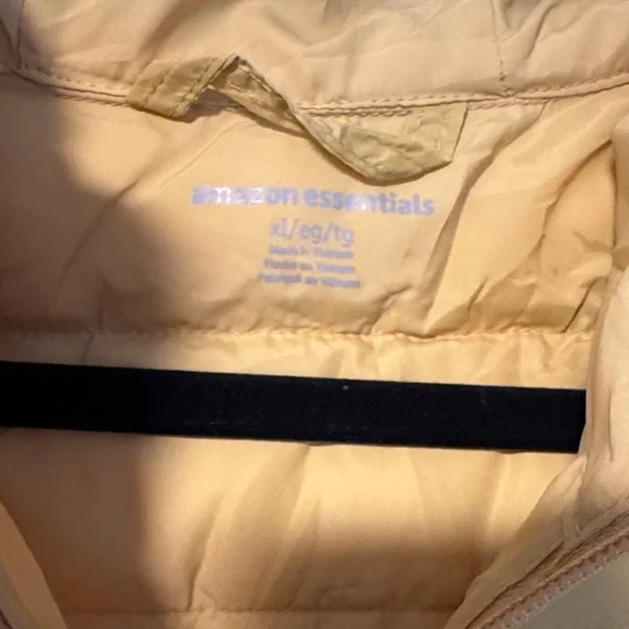 Amazon Essentials Light Yellow Quilted Jacket - Picture 2 of 11